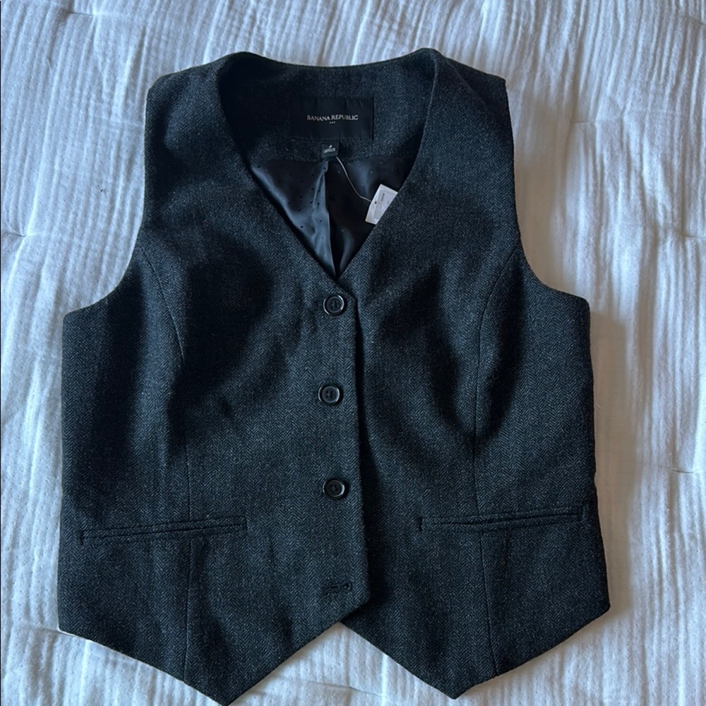 New Banana Republic Gray Button-Up Vest